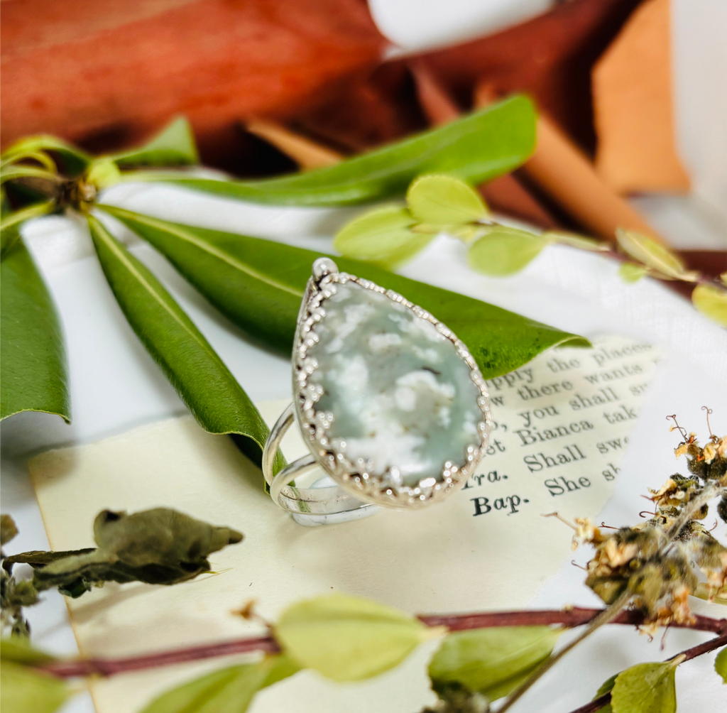 “JADE DROP” ~Auspicious Jade Droplet Split Shank Ring