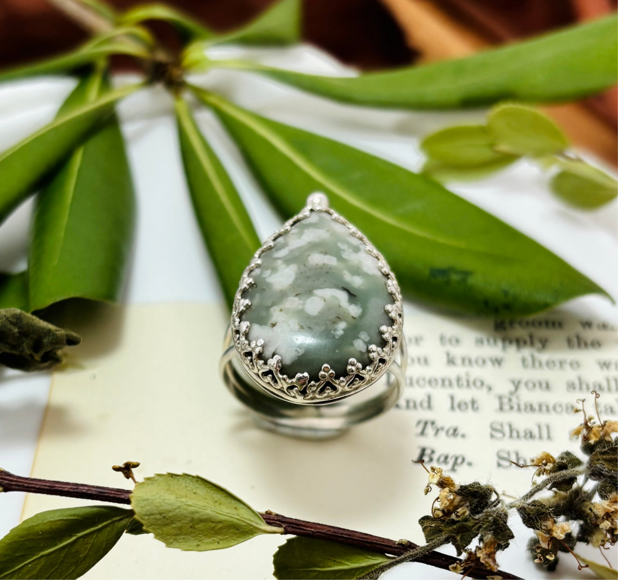 “JADE DROP” ~Auspicious Jade Droplet Split Shank Ring