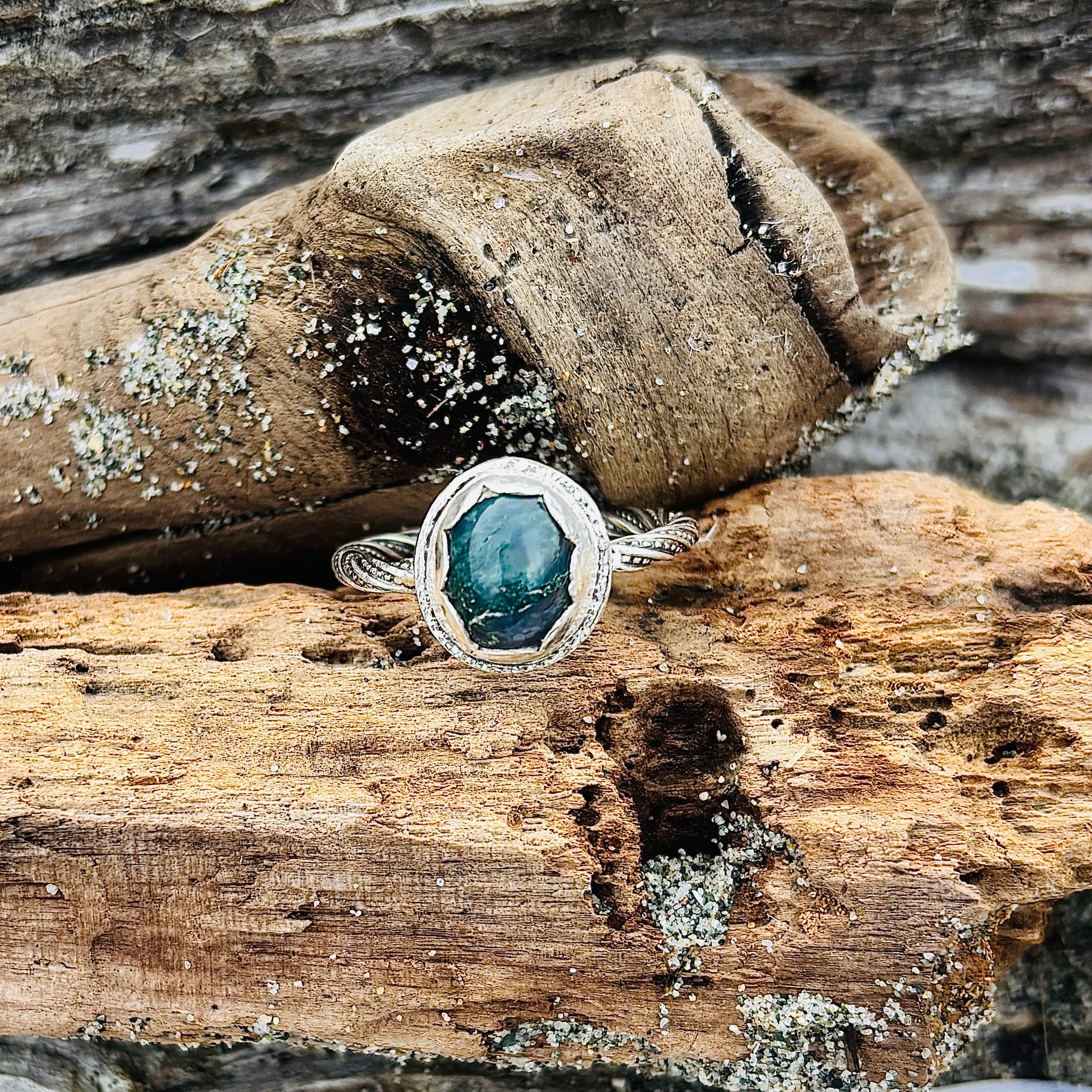 “TWISTED MOSS”~Shimmerimg Sterling Moss Agate Ring