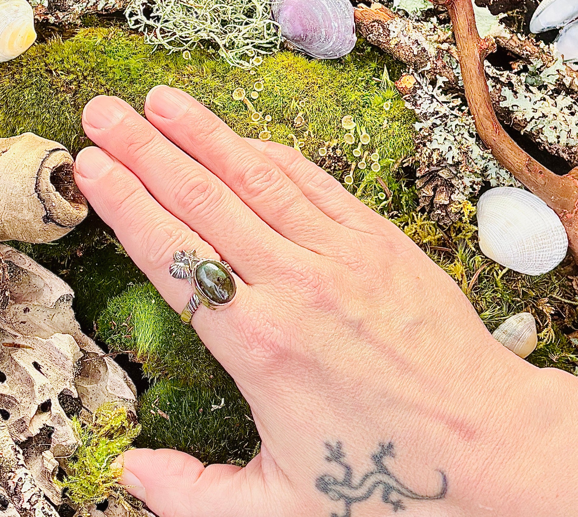 “SEA TREASURES”~Labradorite Sterling Silver Sea Shell/Starfish Ring