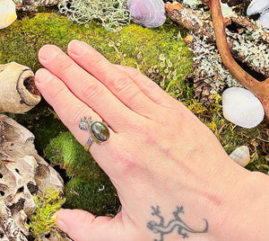 “SEA TREASURES”~Labradorite Sterling Silver Sea Shell/Starfish Ring